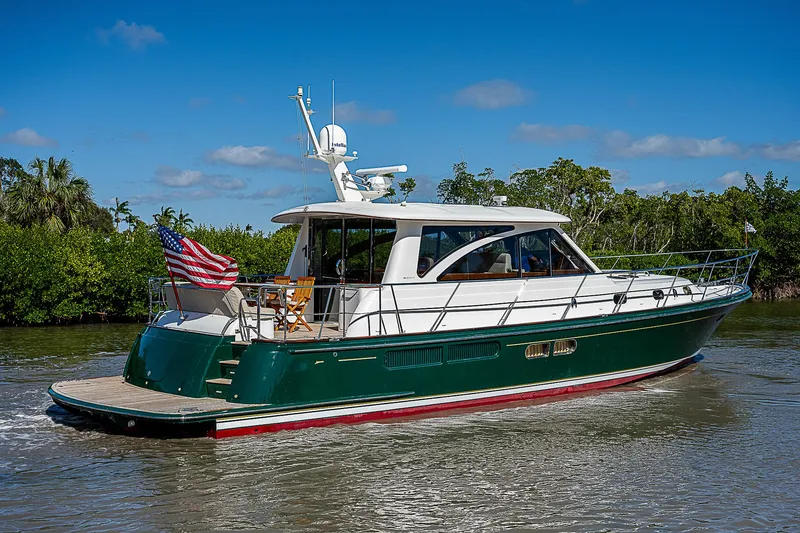 Marika Yacht Photos Pics 2011 Hunt Yachts 52 cruising on a sunny day.
