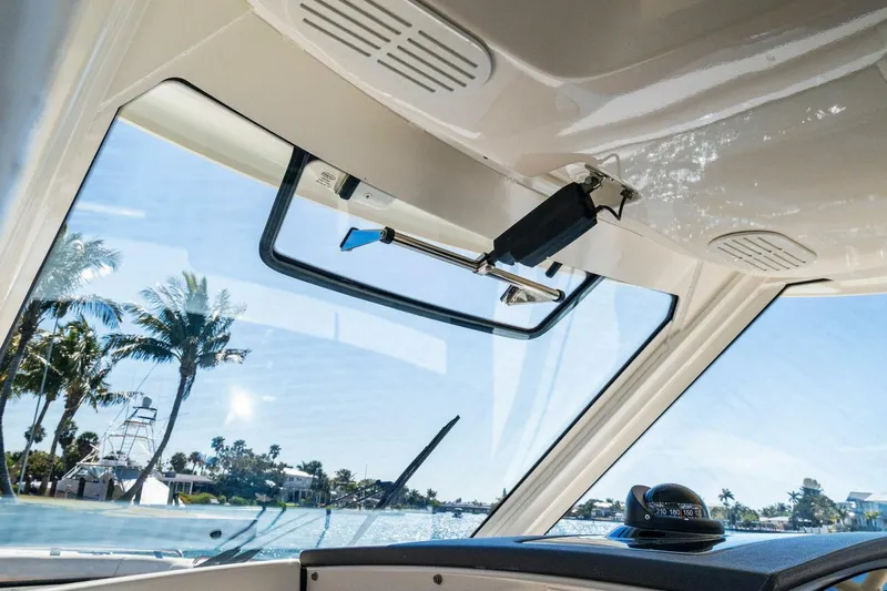 Zoe Yacht Photos Pics 