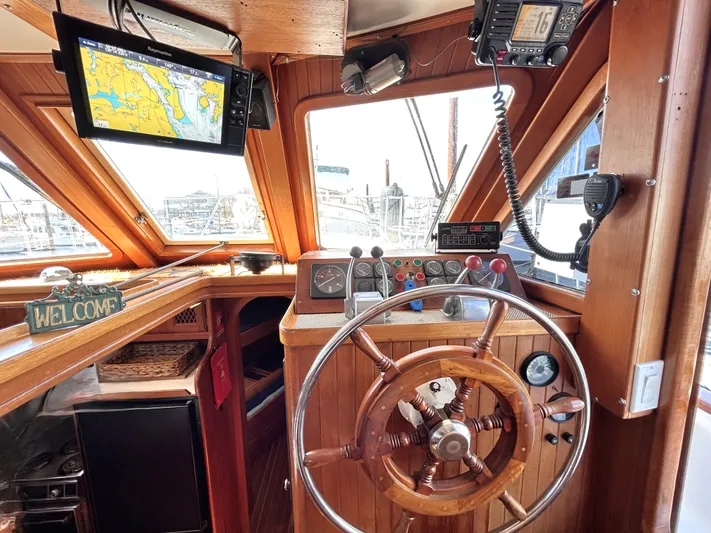  Yacht Photos Pics 1987 Marine Trader 44 Sunbridge Trawler helm with wooden wheel and navigation equipment.