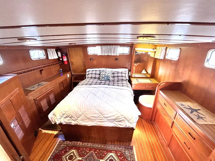  Yacht Photos Pics 1987 Marine Trader 44 Sunbridge Trawler cabin with cozy bed, wooden interior, and ample storage.
