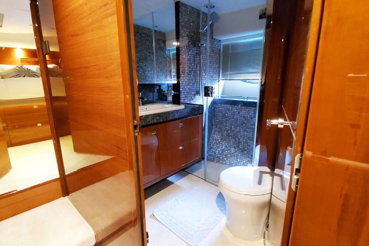 2014 Princess 83 