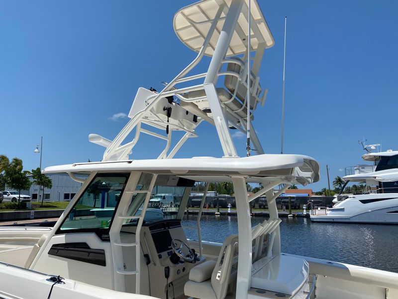 2021 Boston Whaler 380 Outrage