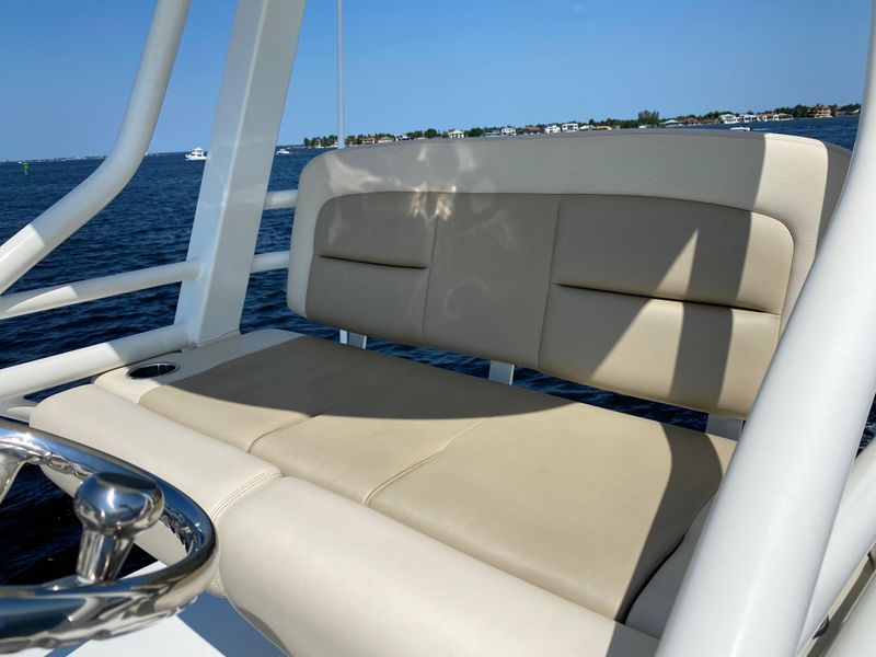 2021 Boston Whaler 380 Outrage