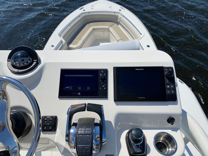 2021 Boston Whaler 380 Outrage