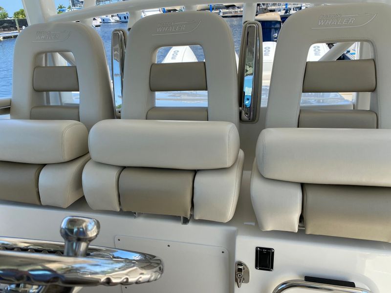 2021 Boston Whaler 380 Outrage