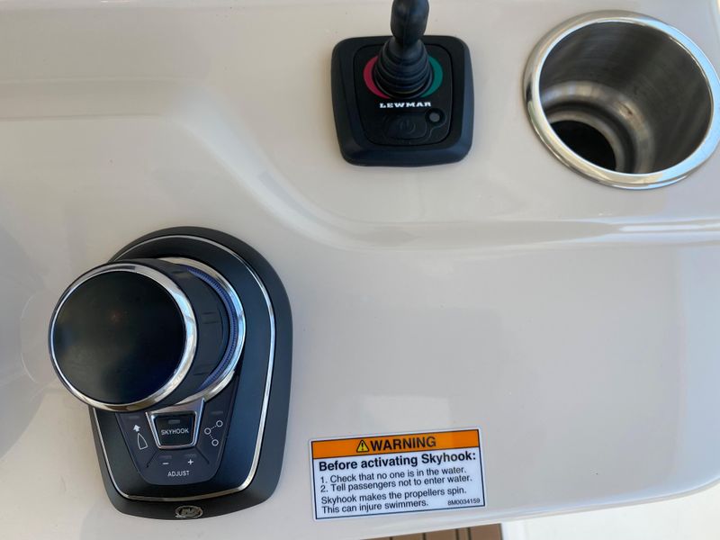 2021 Boston Whaler 380 Outrage