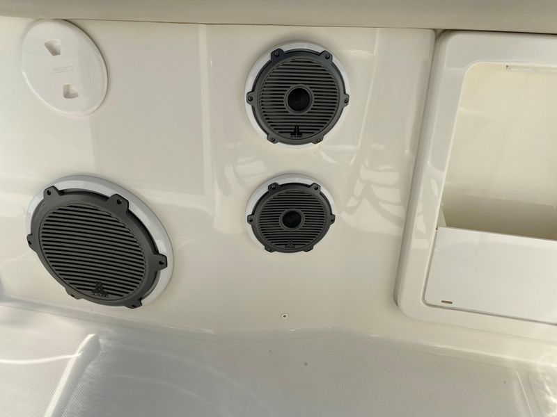 2021 Boston Whaler 380 Outrage