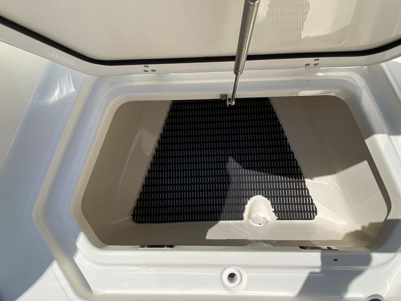 2021 Boston Whaler 380 Outrage
