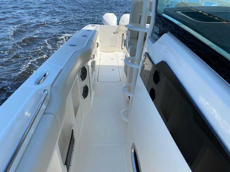 2021 Boston Whaler 380 Outrage
