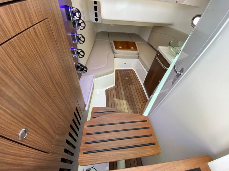 2021 Boston Whaler 380 Outrage