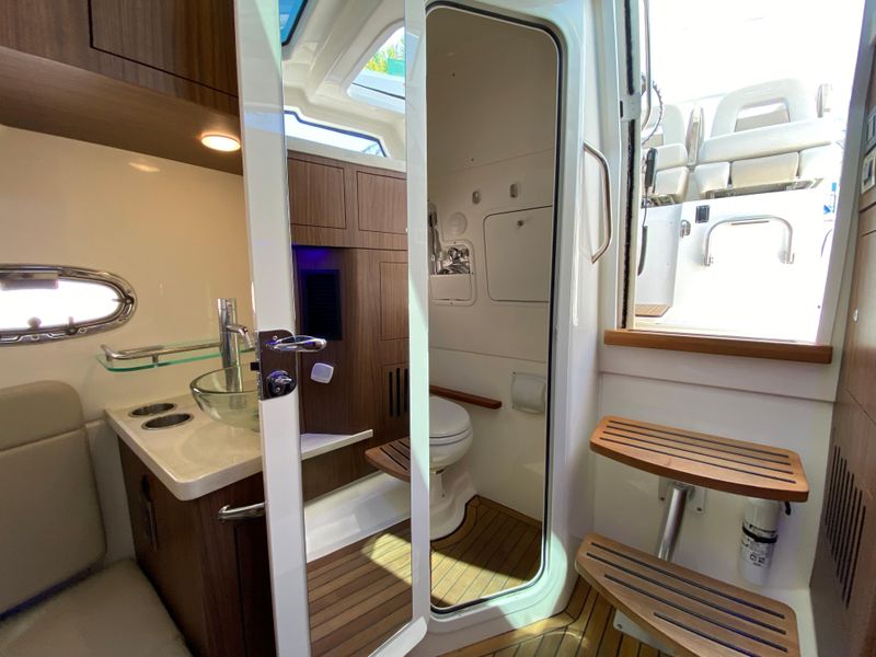 2021 Boston Whaler 380 Outrage
