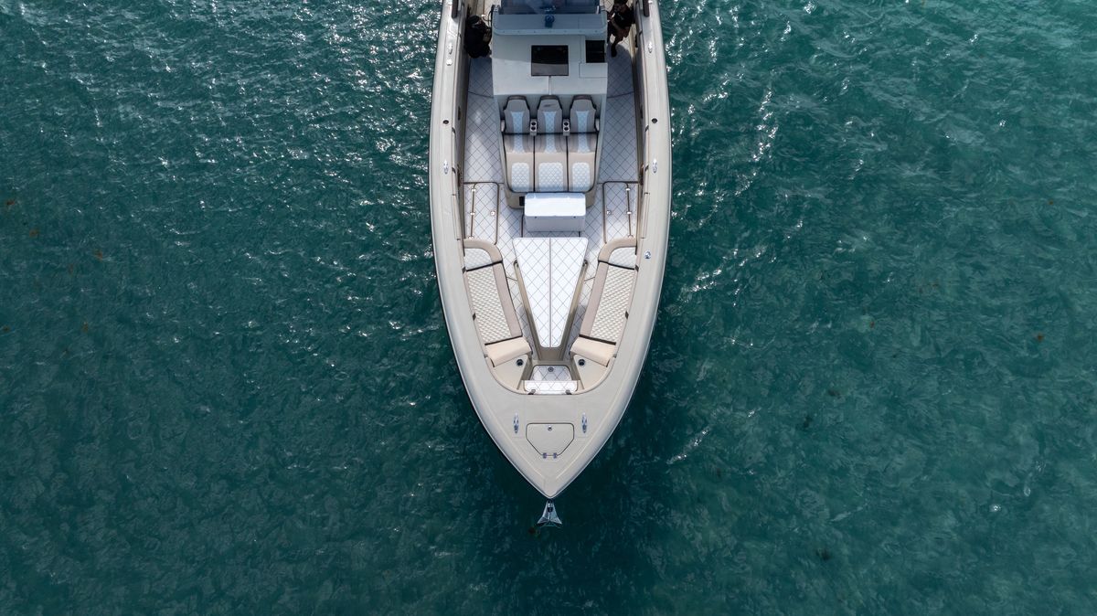 2019 Midnight Express 43 