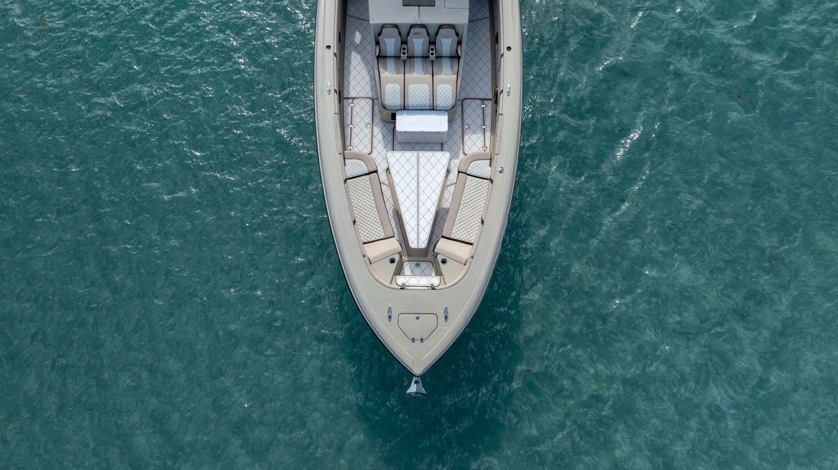 2019 Midnight Express 43 