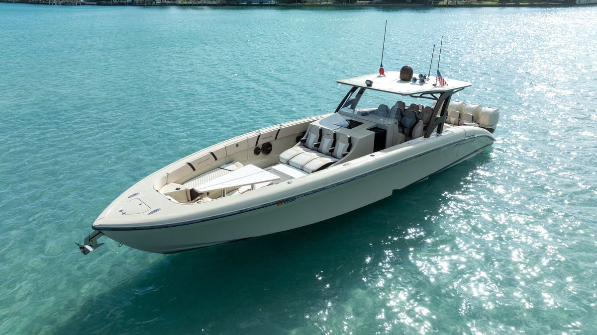 2019 Midnight Express 43 