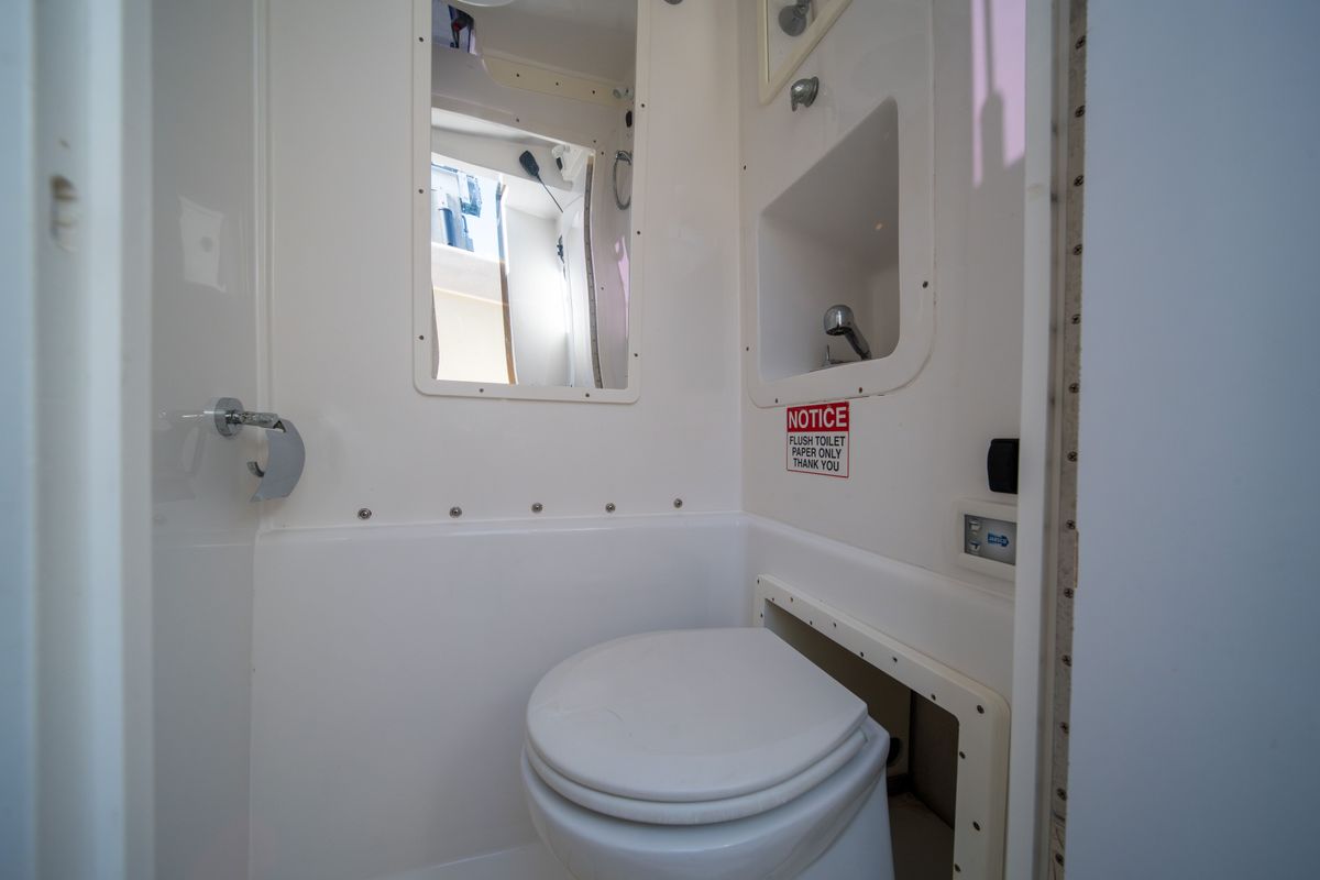 2019 Midnight Express 43 