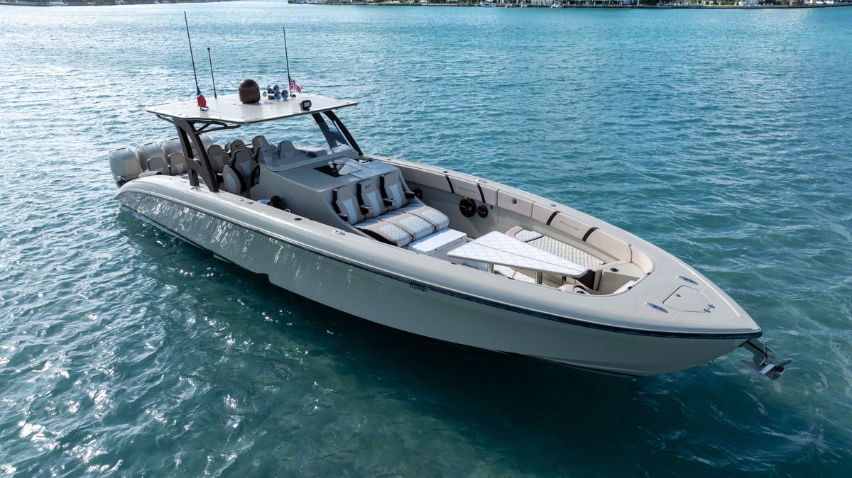 2019 Midnight Express 43 