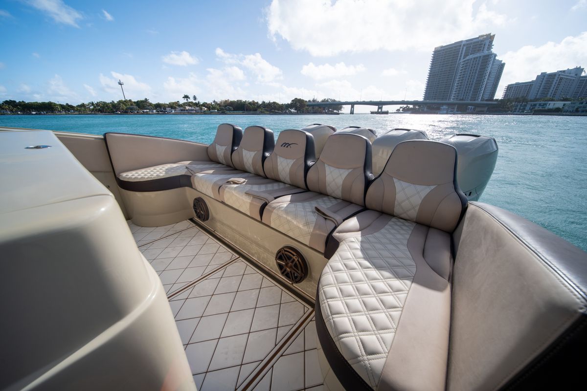 2019 Midnight Express 43 