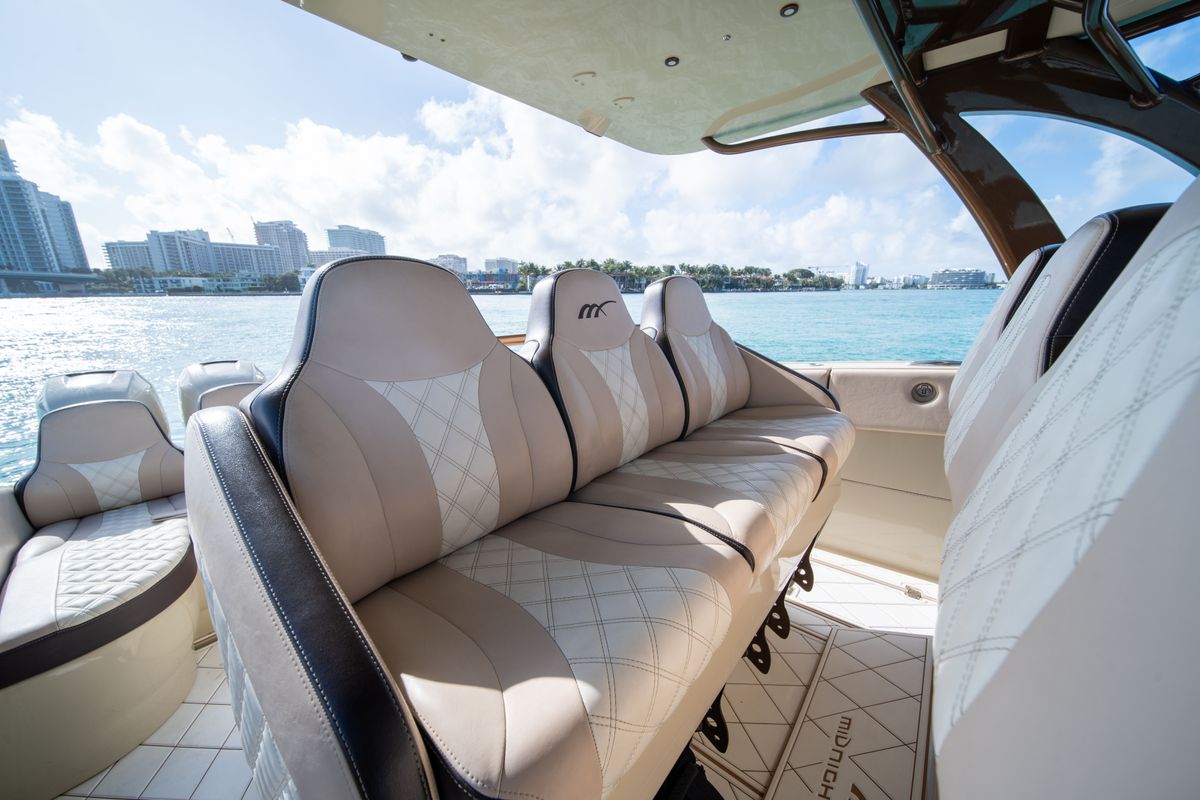 2019 Midnight Express 43 