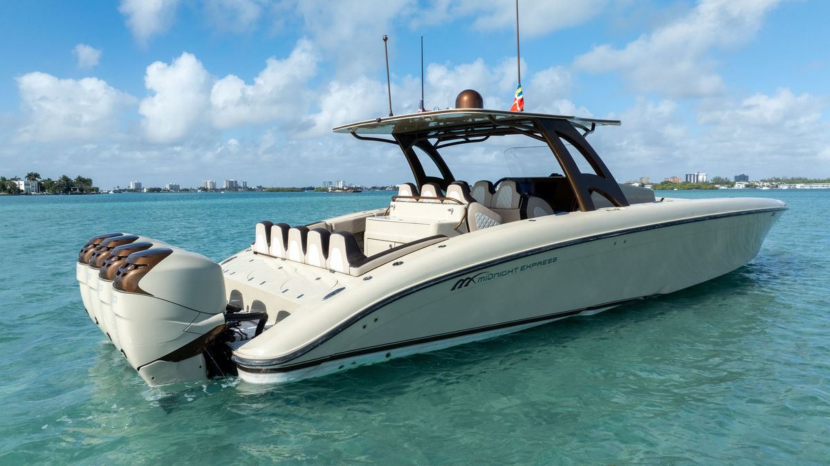 2019 Midnight Express 43 