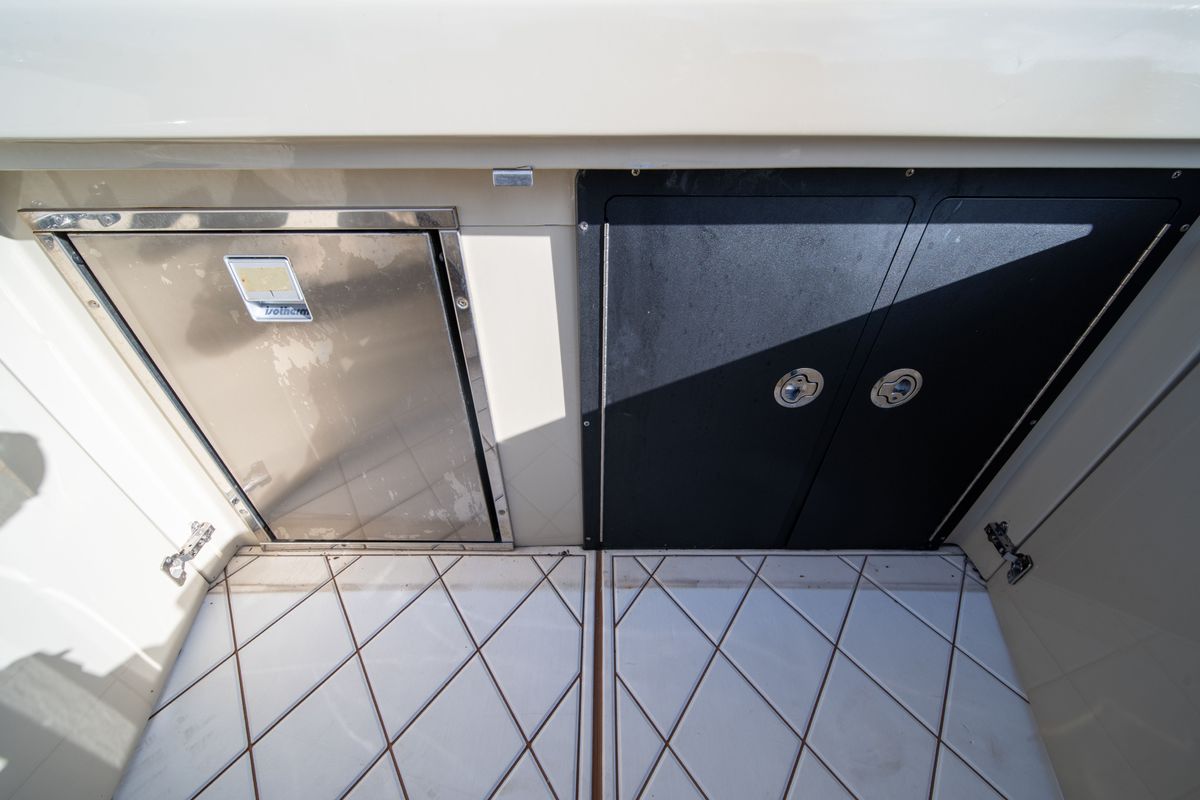 2019 Midnight Express 43 