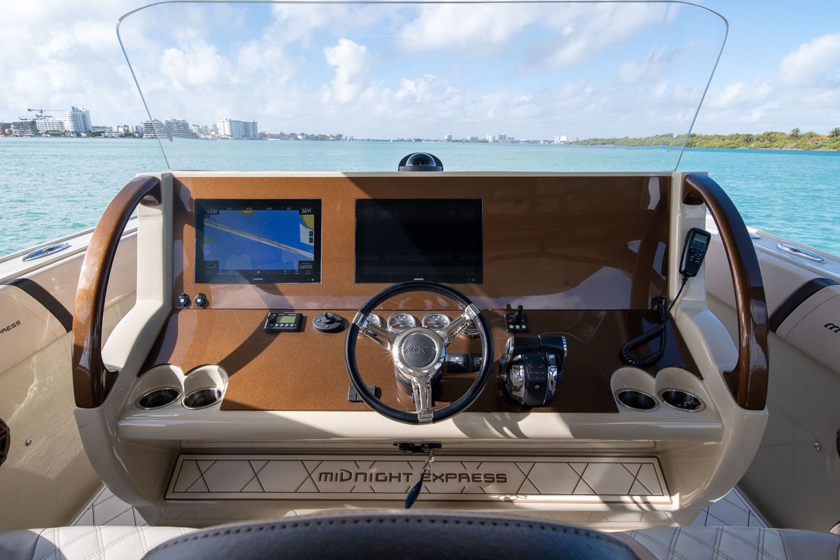 2019 Midnight Express 43 