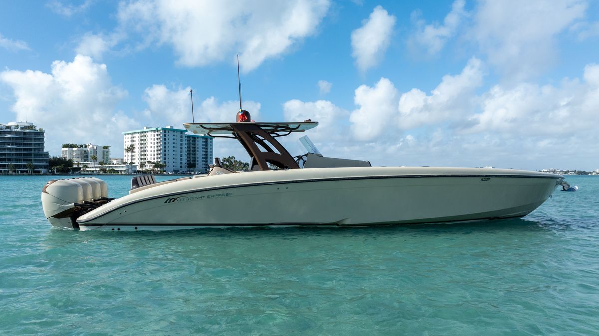 2019 Midnight Express 43 