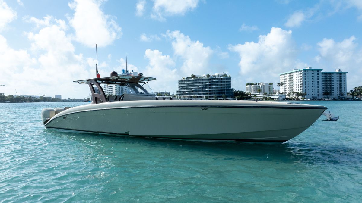 2019 Midnight Express 43 