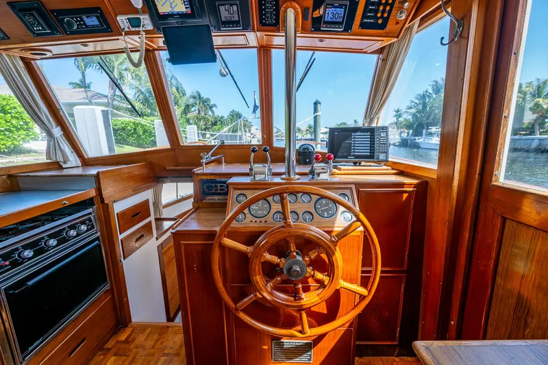 1000 Miles From Nowhere Yacht Photos Pics 