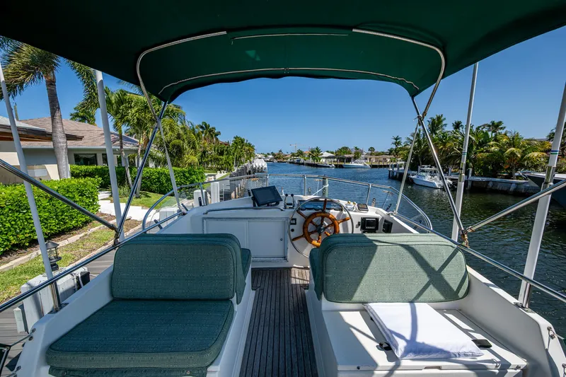 1000 Miles From Nowhere Yacht Photos Pics 