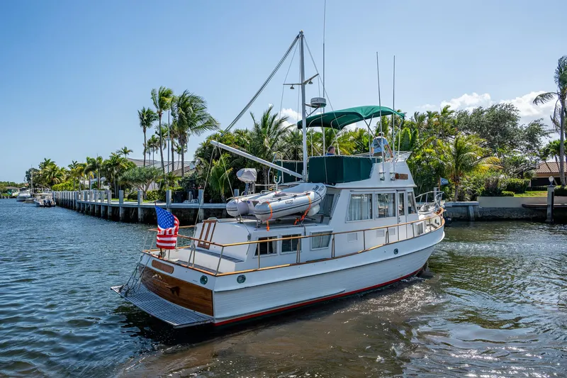 1000 Miles From Nowhere Yacht Photos Pics 