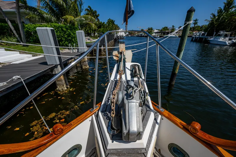 1000 Miles From Nowhere Yacht Photos Pics 