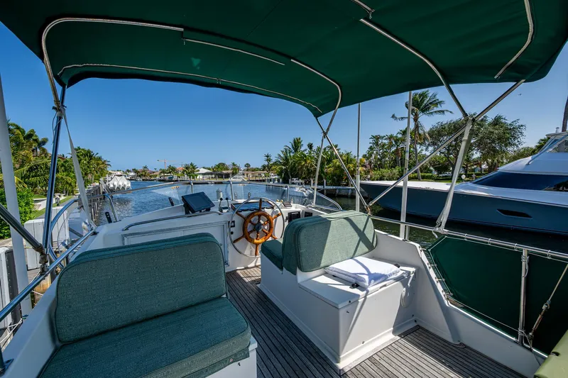 1000 Miles From Nowhere Yacht Photos Pics 