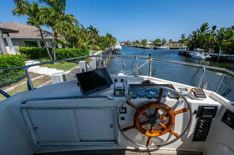 1000 Miles From Nowhere Yacht Photos Pics 