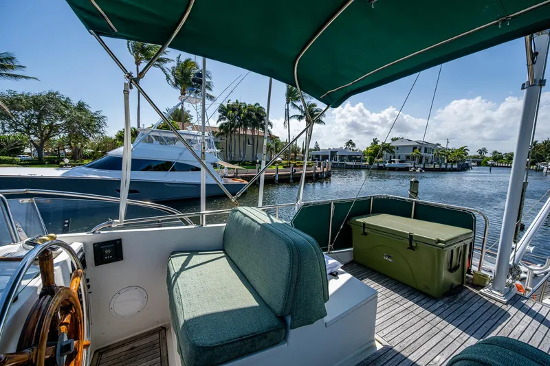 1000 Miles From Nowhere Yacht Photos Pics 