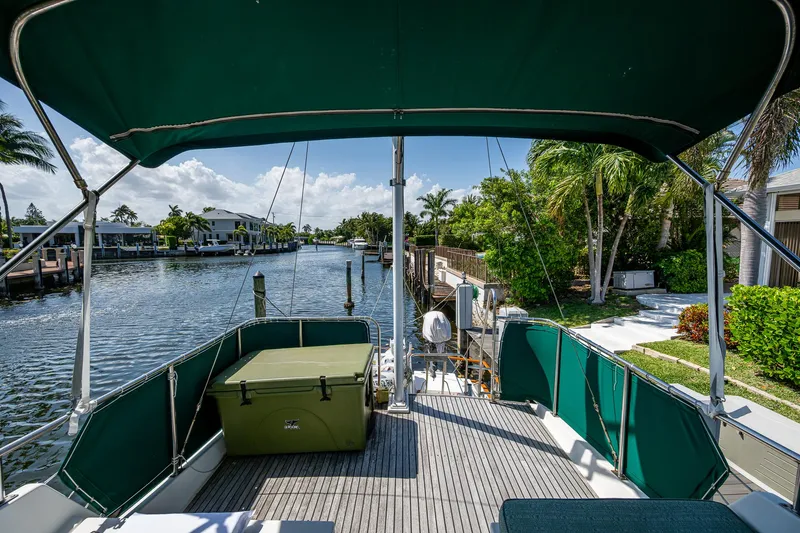 1000 Miles From Nowhere Yacht Photos Pics 