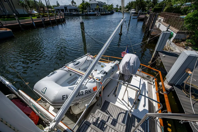 1000 Miles From Nowhere Yacht Photos Pics 