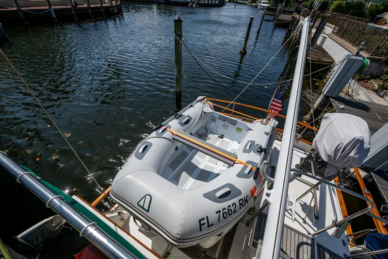 1000 Miles From Nowhere Yacht Photos Pics 