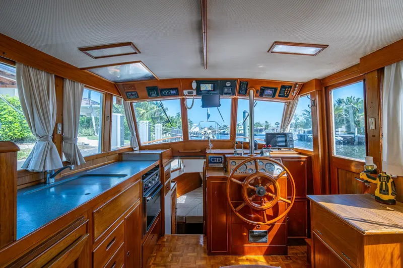 1000 Miles From Nowhere Yacht Photos Pics 