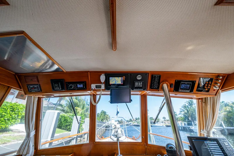 1000 Miles From Nowhere Yacht Photos Pics 