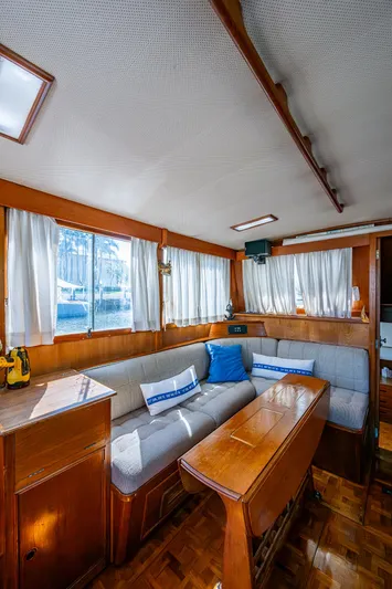 1000 Miles From Nowhere Yacht Photos Pics 