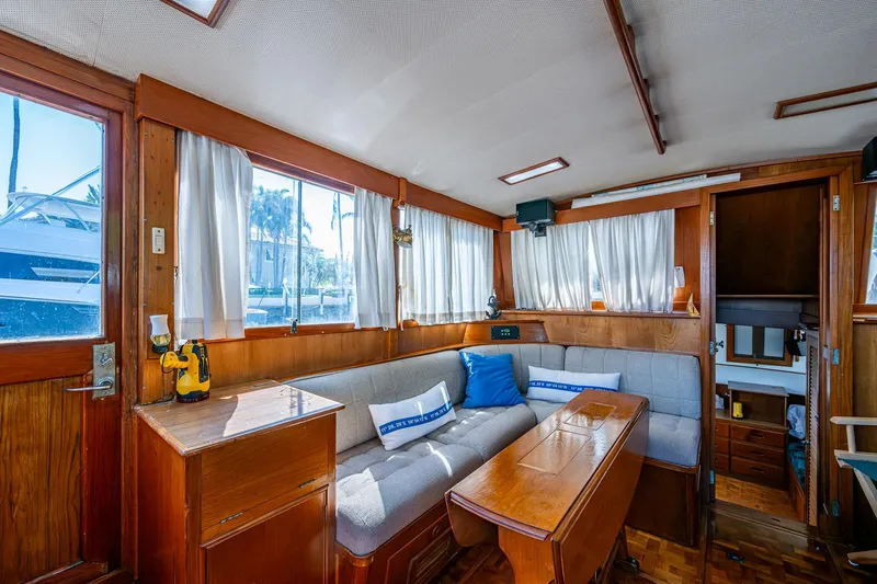 1000 Miles From Nowhere Yacht Photos Pics 