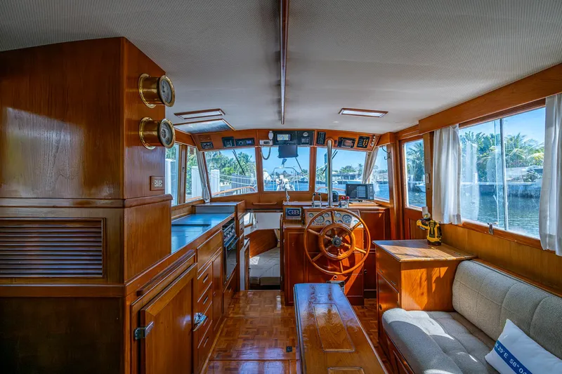 1000 Miles From Nowhere Yacht Photos Pics 