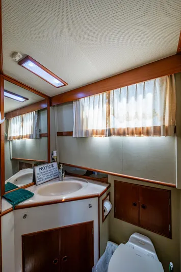 1000 Miles From Nowhere Yacht Photos Pics 