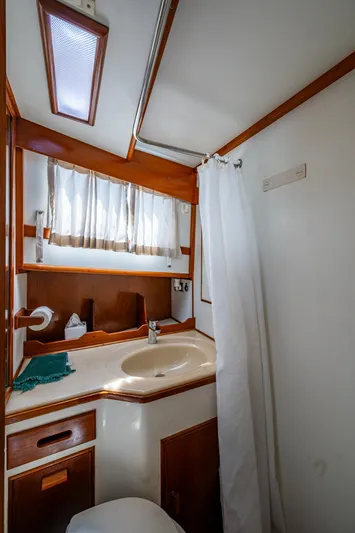 1000 Miles From Nowhere Yacht Photos Pics 