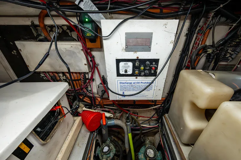 1000 Miles From Nowhere Yacht Photos Pics 