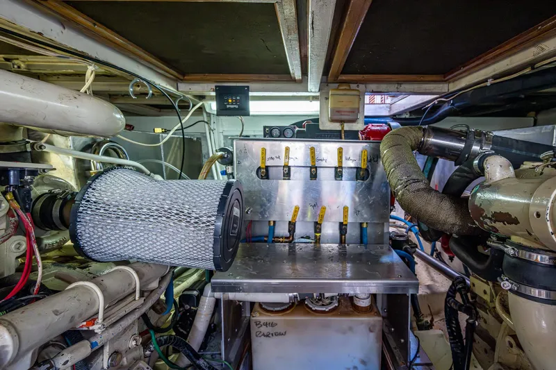 1000 Miles From Nowhere Yacht Photos Pics 