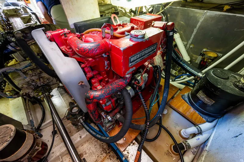 1000 Miles From Nowhere Yacht Photos Pics 