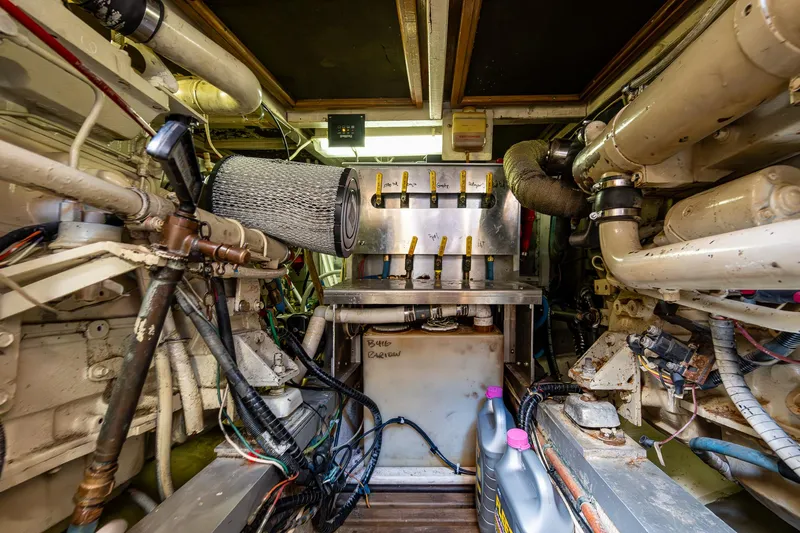 1000 Miles From Nowhere Yacht Photos Pics 