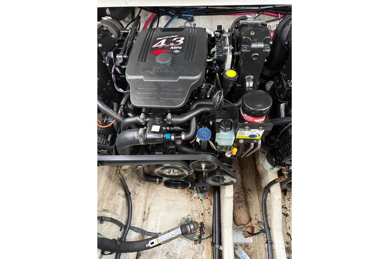  Yacht Photos Pics Engine of a 2007 Sea Ray 340 boat, featuring a MerCruiser 4.3 MPI motor.