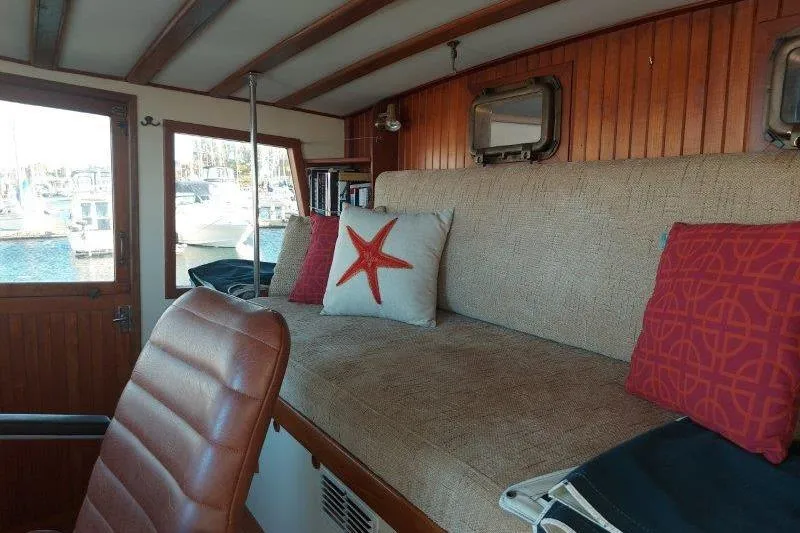 Kallisto Yacht Photos Pics Interior of 1982 Kadey-Krogen Krogen 42 Trawler with cozy seating and nautical decor.
